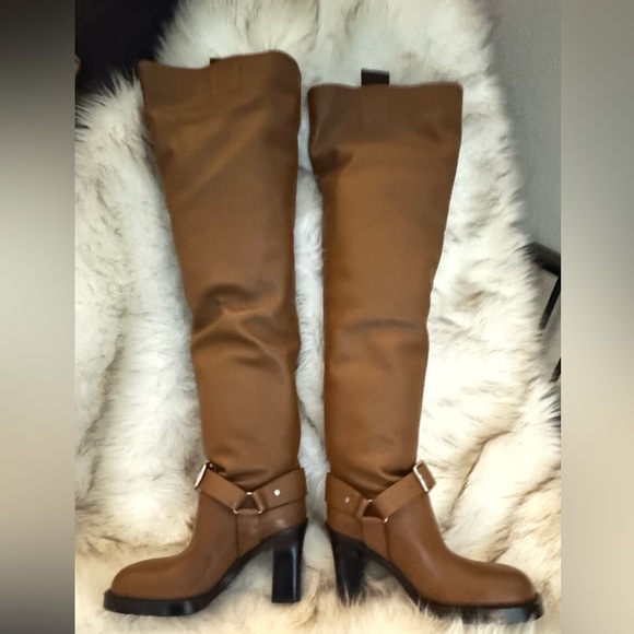 BURBERRY
Adjustable Leather Boots
Womens US 7 - Picture 10 of 13